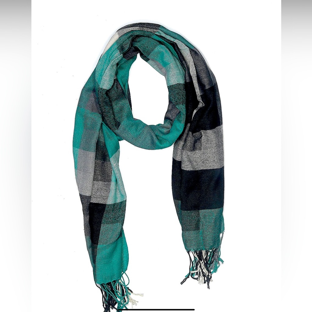 NWOT Beautiful Designer Fred Meyers Jewellers  Scarf